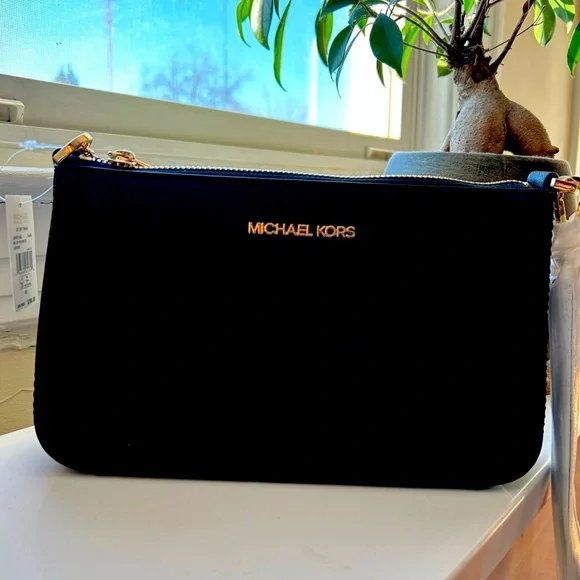 Michael Kors Jet Set Travel purse - Picture 1 of 5